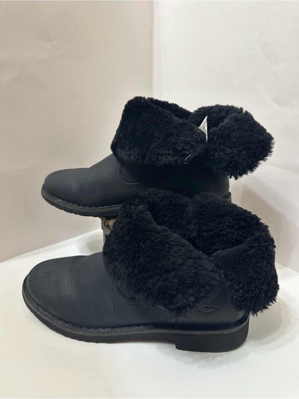 Ugg Australia Naiyah Black Boot Lace Up Shearling  Women's Size 8 S/N 1016850
